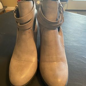 Women’s Size 9 “Soda” brand gray ankle boots , zipper back, man made material